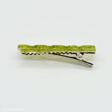 Load image into Gallery viewer, Peridot Wiggle Wavy Resin Hair Clip