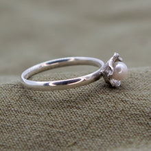 Load image into Gallery viewer, Water cast cultured pearl ring | Sterling Silver