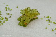 Load image into Gallery viewer, Peridot Resin Hair Claw