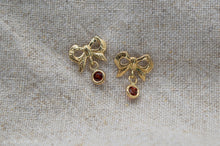 Load image into Gallery viewer, 9ct Yellow Gold Garnet Box Stud Earrings | Vintage 1970s
