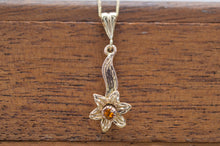 Load image into Gallery viewer, 9ct Gold Daffodil Citrine Pendant | Vintage
